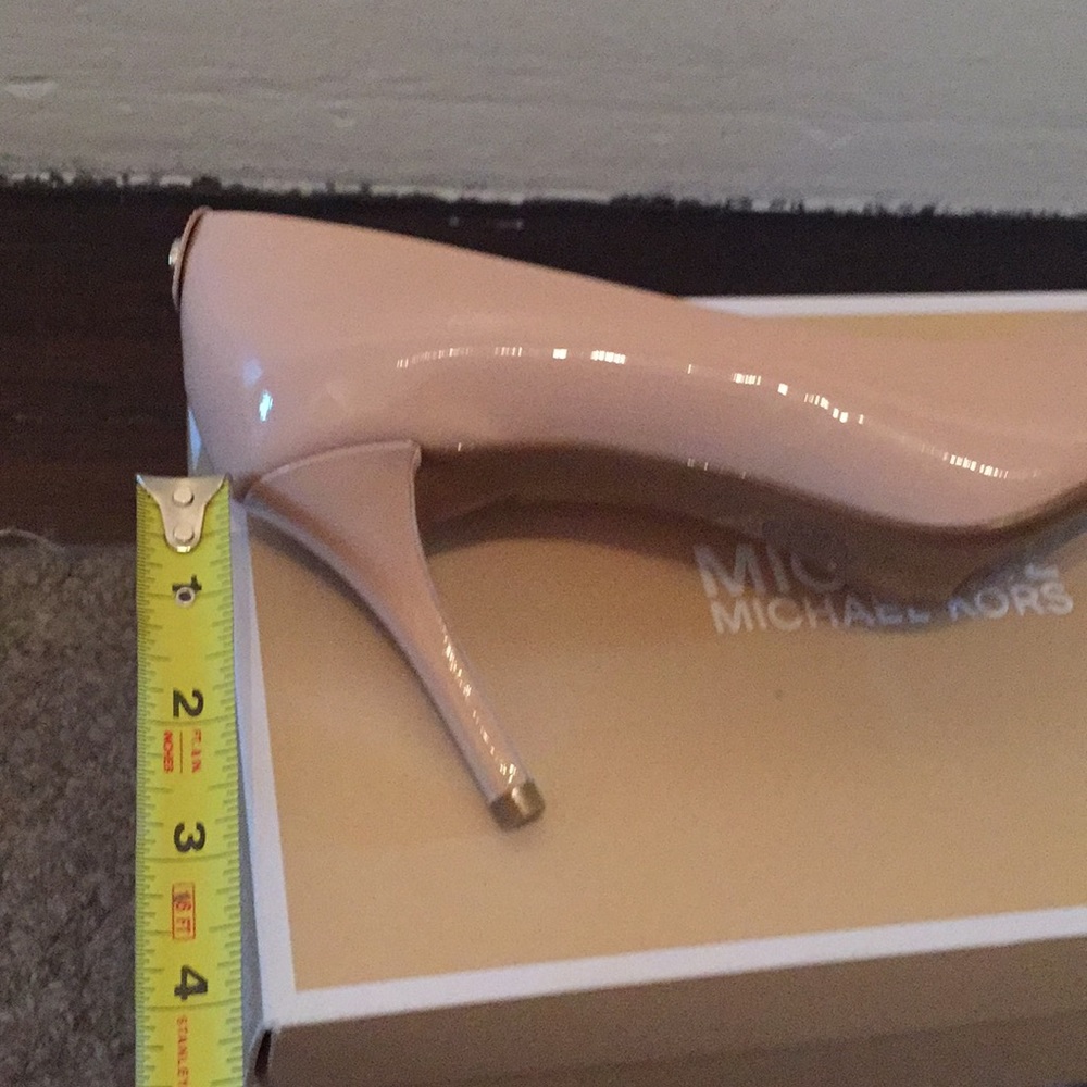 Brand new MK Blush Patent pumps - Picture 5 of 6